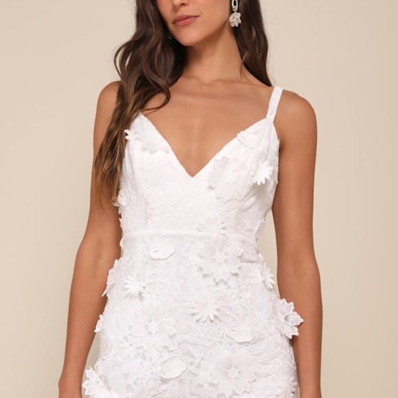 Lulus Dresses & Skirts - Lulus Exceedingly Lovely White Applique Floral Backless Mini Dress - Size XS